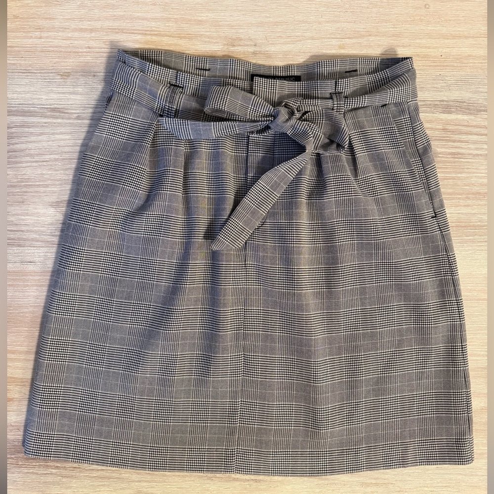 Banana Republic Black and White Plaid Women's Skirt